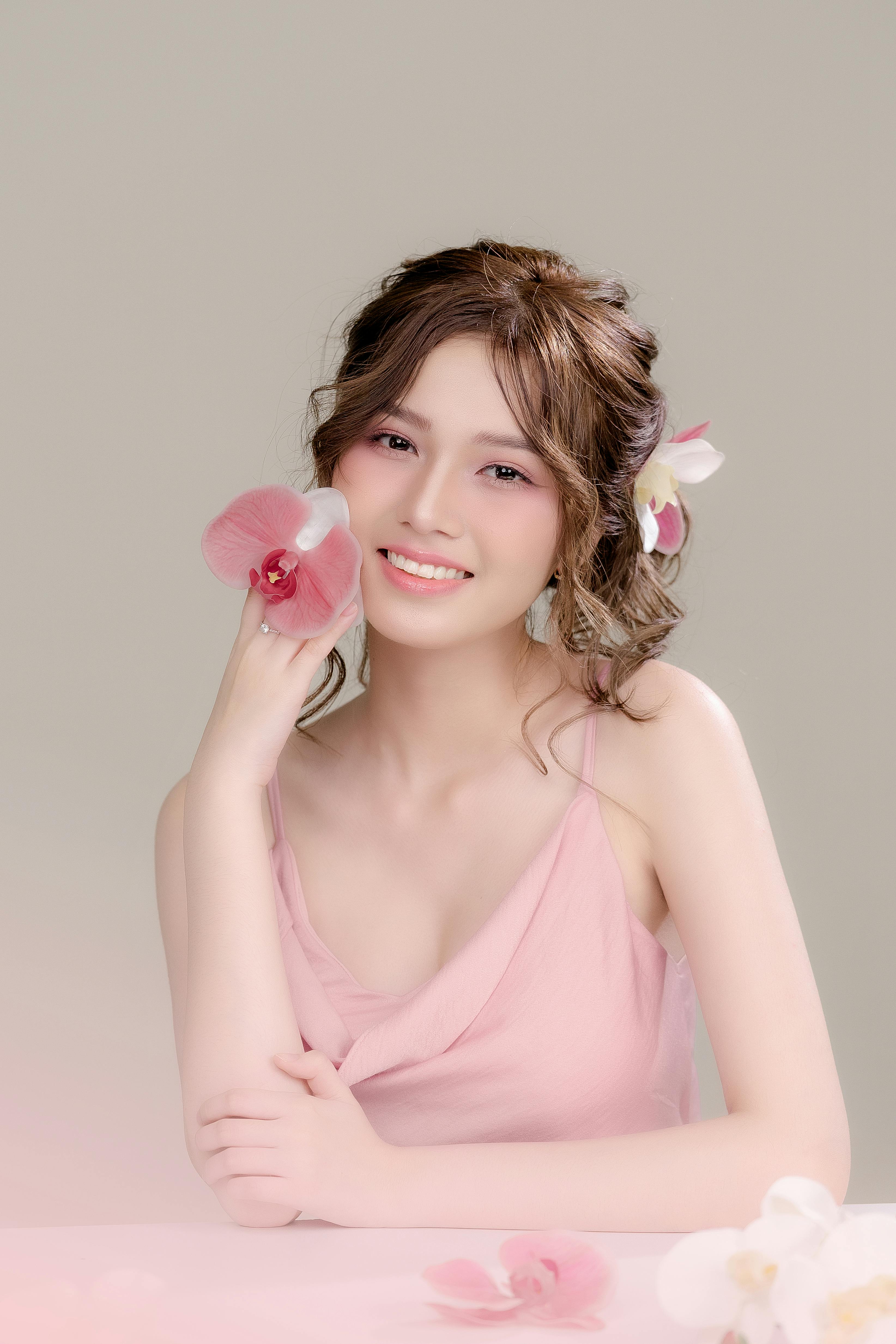 mac蜜桃923不同肤色对比上唇试色图